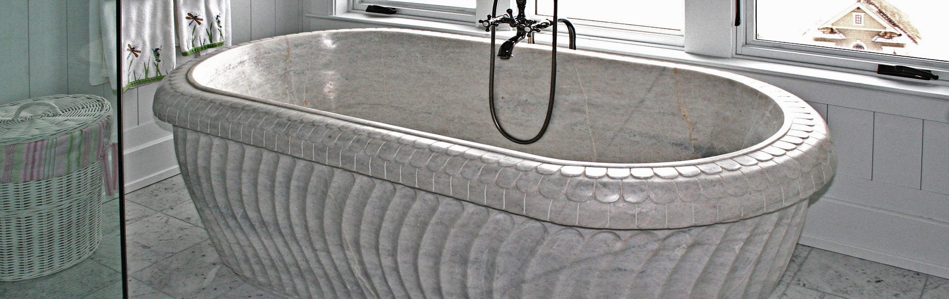 White bathtub design